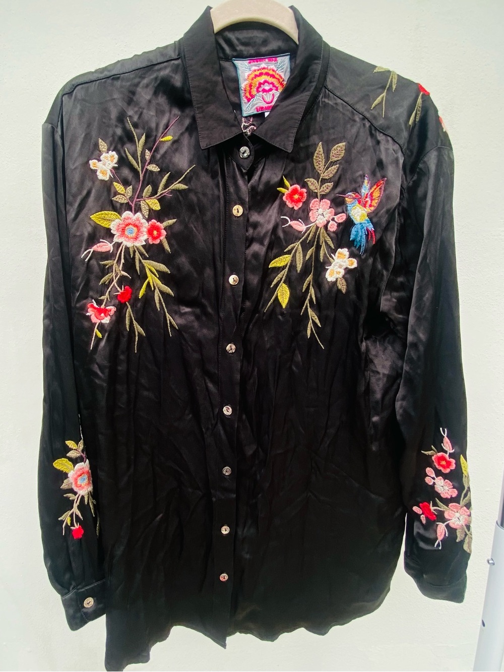 Johnny Was Black Satin Floral Bird Embroidered Button Down Blouse Size Medium
